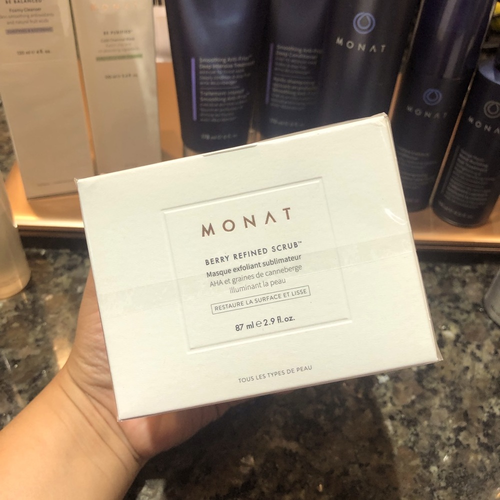 Monat Berry refined scrub